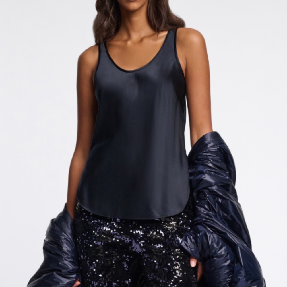 LAPOINTE Lightweight Textured Satin Scoop Neck Tank Top **BLACK